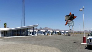 Una veduta dal parcheggio del Roy's motel