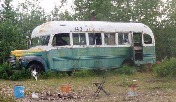 la-na-nn-into-the-wild-alaska-bus-rescue-20130-001